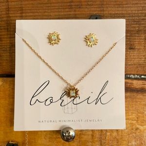 NWOT 16 in chain opal burst necklace and earrings set